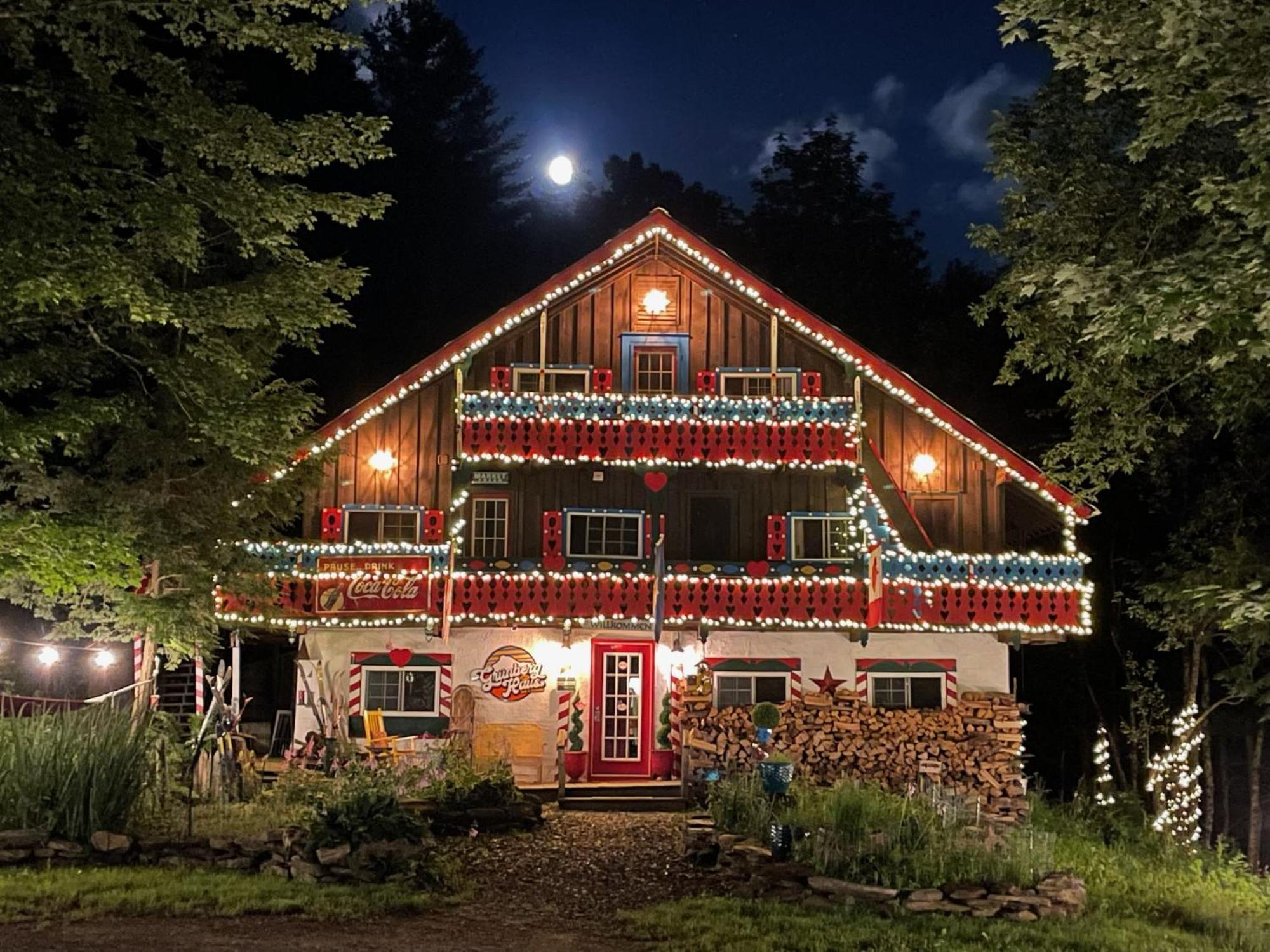 Grunberg Haus Inn & Cabins Waterbury Exterior photo
