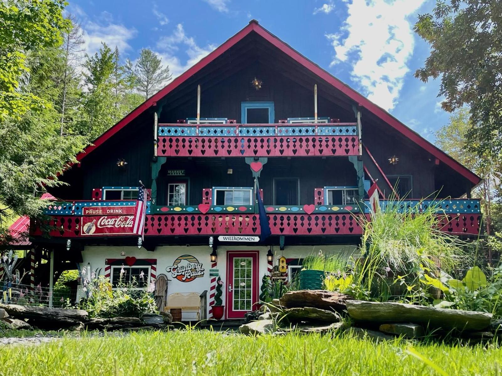 Grunberg Haus Inn & Cabins Waterbury Exterior photo