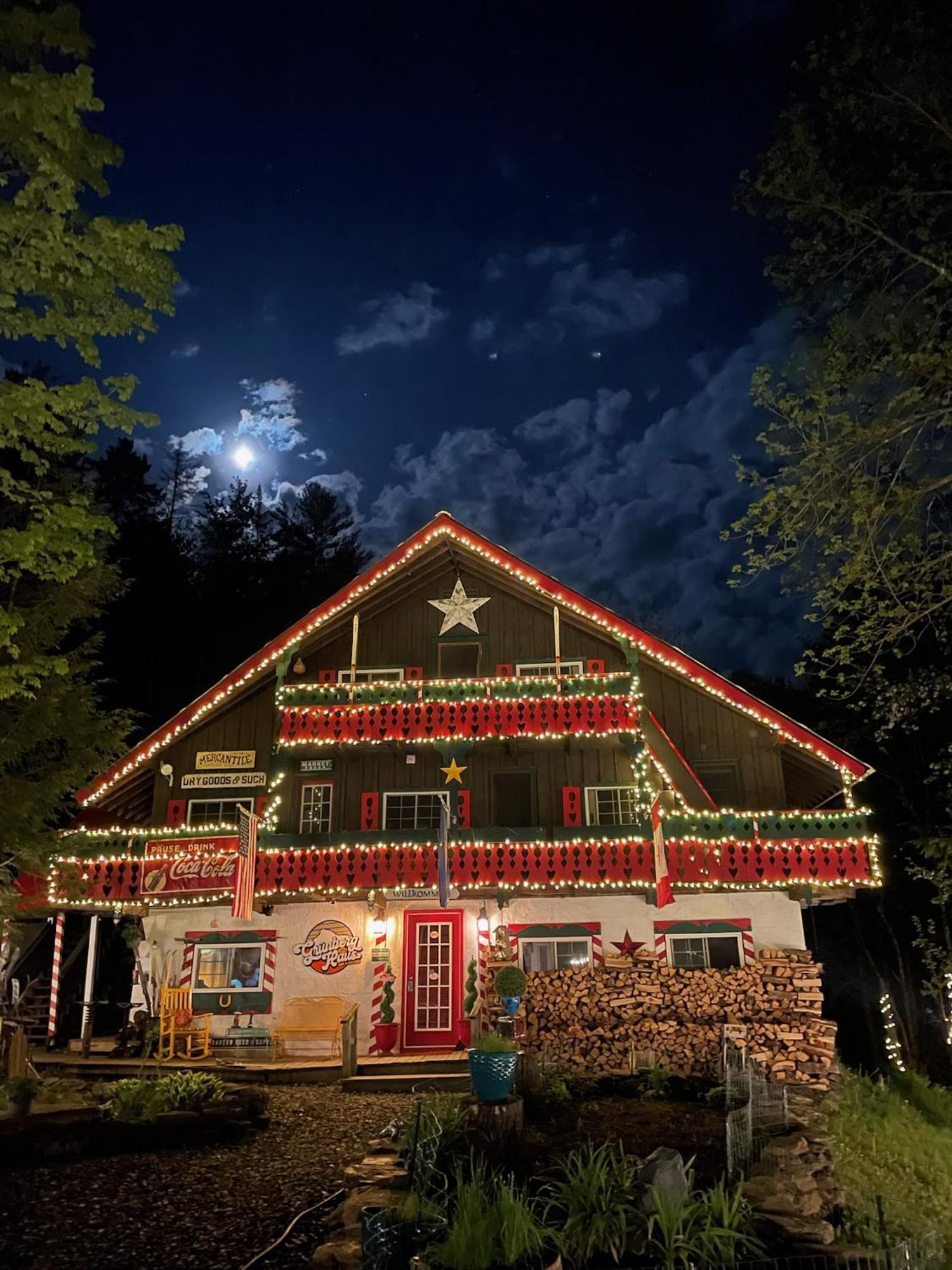 Grunberg Haus Inn & Cabins Waterbury Exterior photo