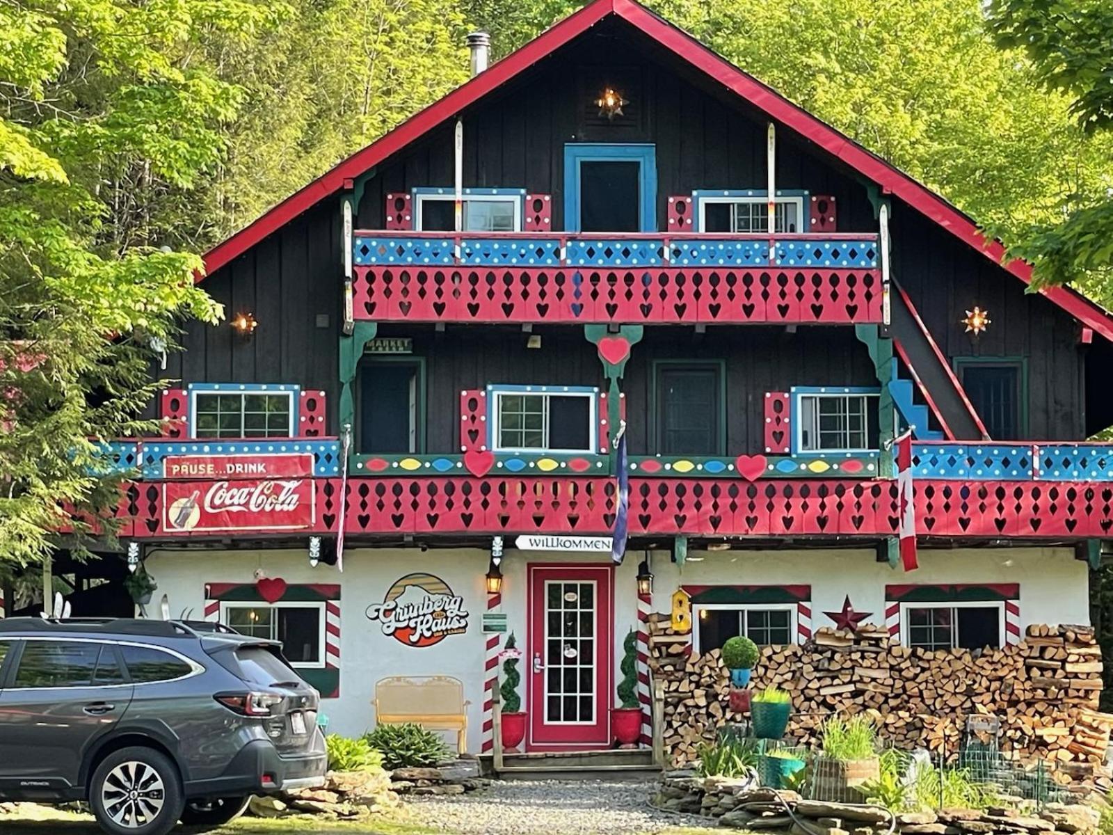 Grunberg Haus Inn & Cabins Waterbury Exterior photo