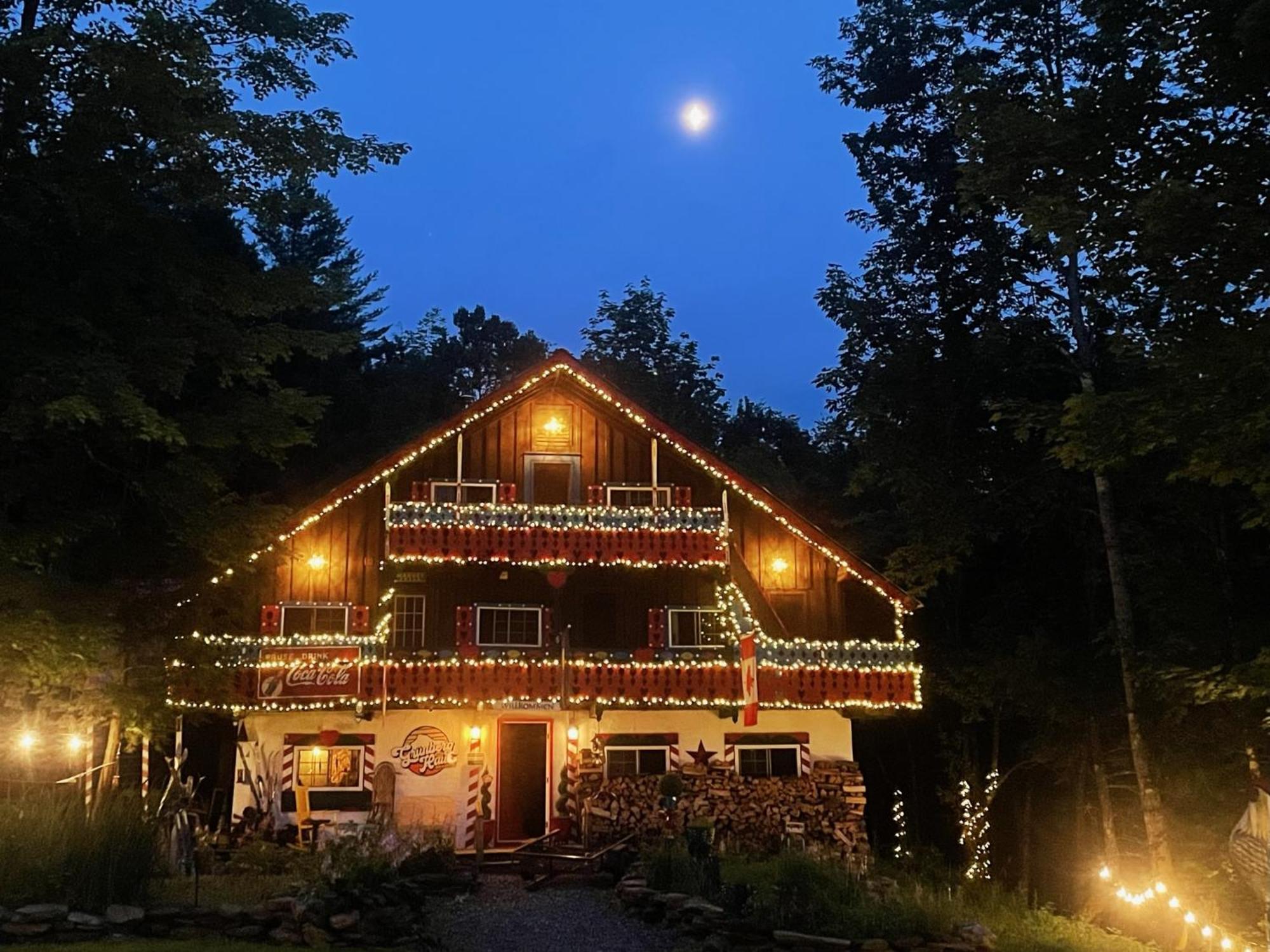 Grunberg Haus Inn & Cabins Waterbury Exterior photo