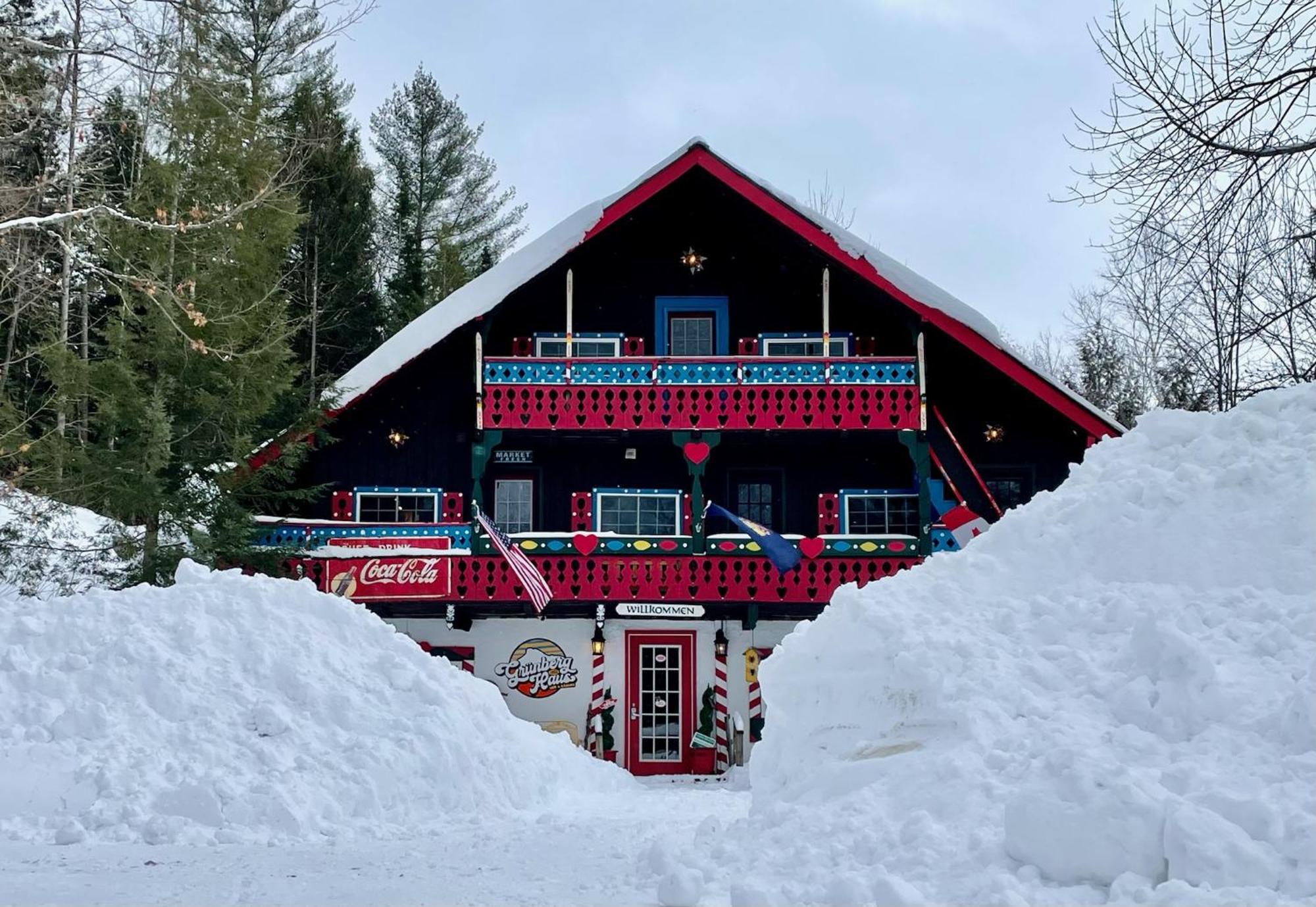 Grunberg Haus Inn & Cabins Waterbury Exterior photo